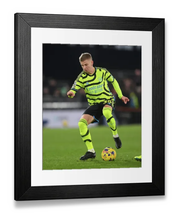 Framed Print : Arsenal's Oleksandr Zinchenko in Action against Luton Town in the Premier League (2023-24) Framed Print : Arsenal's Oleksandr Zinchenko in Action against Luton Town in the Premier League (2023-24)