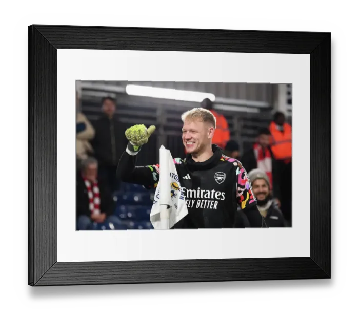 Framed Print : Arsenal's Aaron Ramsdale Readies for Luton Town Battle (2023-24)