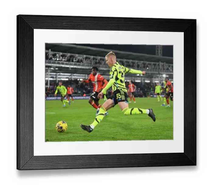 Framed Print : Zinchenko Shines: Arsenal's Dominant Display at Luton Town (2023-24) Framed Print : Zinchenko Shines: Arsenal's Dominant Display at Luton Town (2023-24)