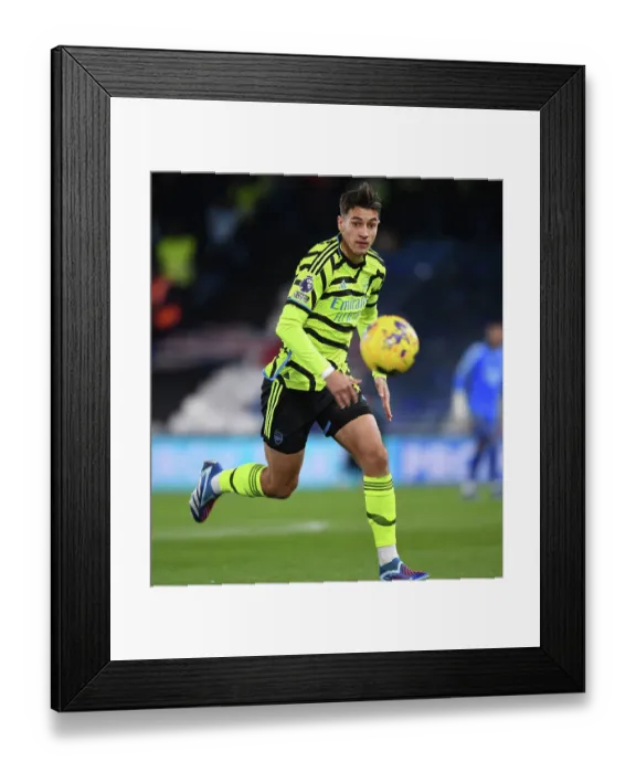 Framed Print : Arsenal's Jakub Kiwior in Action against Luton Town in the Premier League (2023-24) Framed Print : Arsenal's Jakub Kiwior in Action against Luton Town in the Premier League (2023-24)