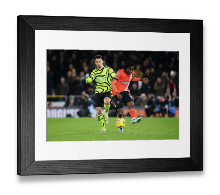 Framed Print : Gabriel Martinelli Closes In: Intense Moment as Luton Town's Issa Kabore is Pressured