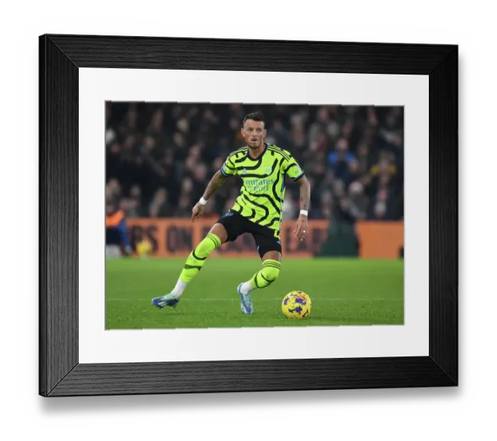 Framed Print : Ben White in Action: Luton Town vs Arsenal (2023-24) Framed Print : Ben White in Action: Luton Town vs Arsenal (2023-24)