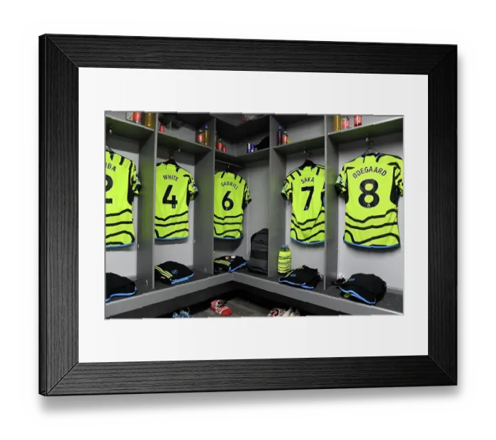 Framed Print : Arsenal FC: Pre-Match Huddle at Luton Town (2023-24)