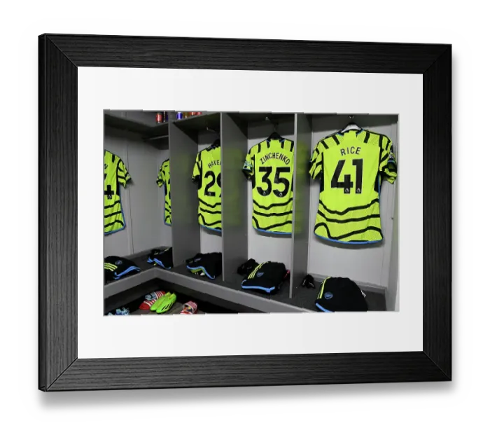 Framed Print : Arsenal FC: Pre-Match Huddle at Luton Town's Kenilworth Road (2023-24)