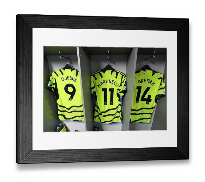 Framed Print : Arsenal FC: Pre-Match Huddle - Luton Town vs Arsenal (2023-24)
