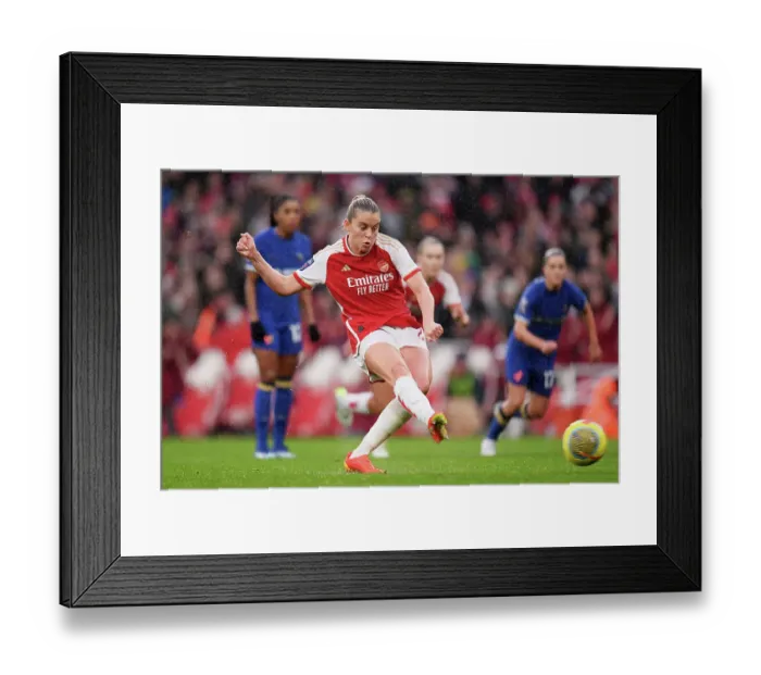 Framed Print : Alessia Russo Scores Penalty: Arsenal Secures Victory over Chelsea in Women's Super League (2023-24)