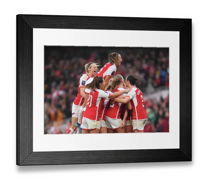 Framed Print : Alessia Russo Sets New Record: Arsenal Women's Super League Victory Over Chelsea with Four Goals