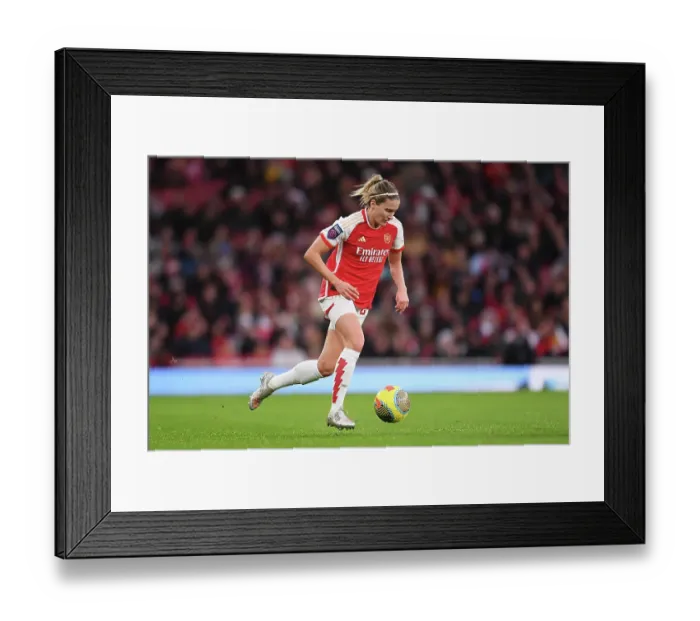 Framed Print : Arsenal Women vs Chelsea Women: Barclays Super League Clash at Emirates Stadium (2023-24)