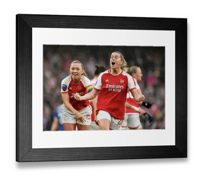 Framed Print : Alessia Russo's Penalty Seals Arsenal's 4-1 Women's Super League Win over Chelsea