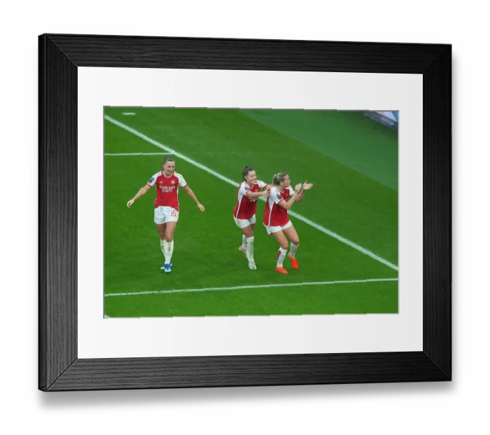 Framed Print : Alessia Russo's Dramatic Hat-Trick: Arsenal Women's Thrilling Super League Victory Over Chelsea FC