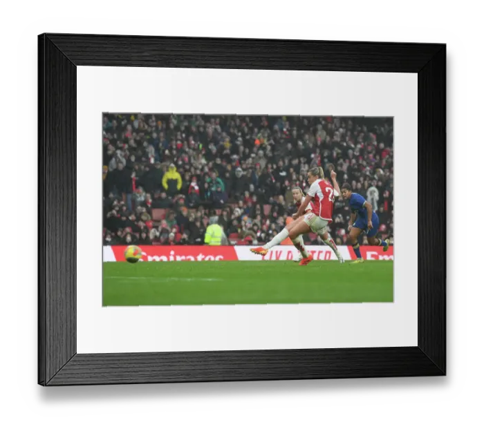 Framed Print : Alessia Russo Scores Dramatic Penalty: Arsenal Women's Exciting 4-3 Victory Over Chelsea Women at Emirates Stadium (December 2023)