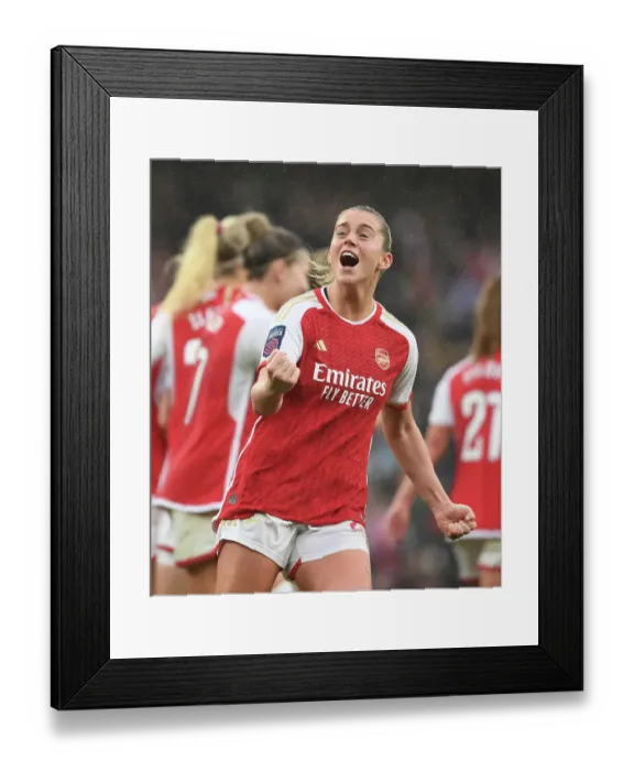 Framed Print : Arsenal Women's Super League Triumph: Alessia Russo Scores Brace in Thrilling 4-3 Victory Over Chelsea