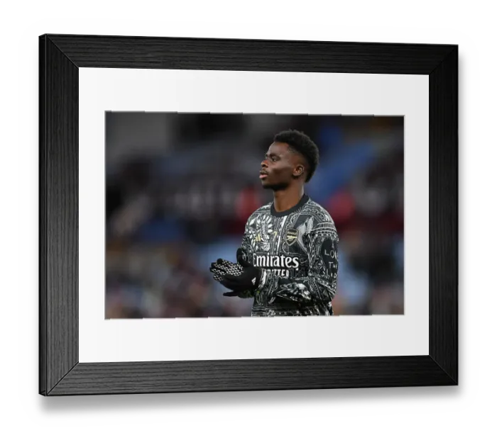 Framed Print : Arsenal's Bukayo Saka Applauding Fans Before Aston Villa Clash (Aston Villa vs Arsenal 2023-24)