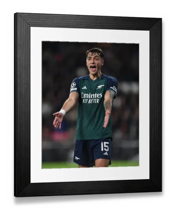 Framed Print : Arsenal's Kiwior Clashes with PSV Eindhoven in Champions League Battle