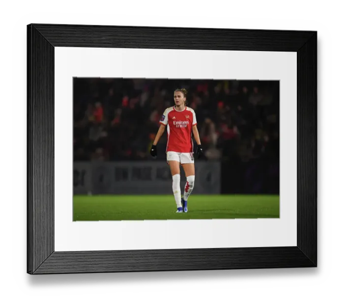 Framed Print : Arsenal's Vivianne Miedema: Unwavering Focus Against Tottenham in FA Cup Showdown