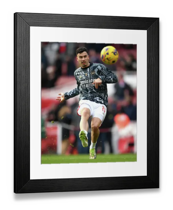 Framed Print : Arsenal's Gabriel Martinelli Warming Up Ahead of Arsenal v Brighton & Hove Albion (2023-24) Framed Print : Arsenal's Gabriel Martinelli Warming Up Ahead of Arsenal v Brighton & Hove Albion (2023-24)