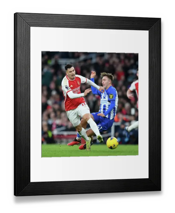 Framed Print : Arsenal vs Brighton: Martinelli vs Hinshelwood Battle for Possession (2023-24)