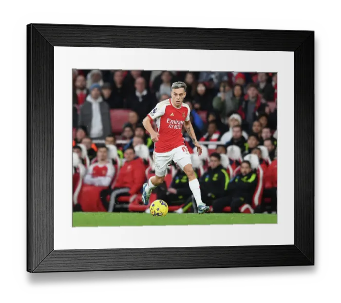 Framed Print : Arsenal vs Brighton: Trossard in Action at Emirates Stadium (2023-24 Premier League)
