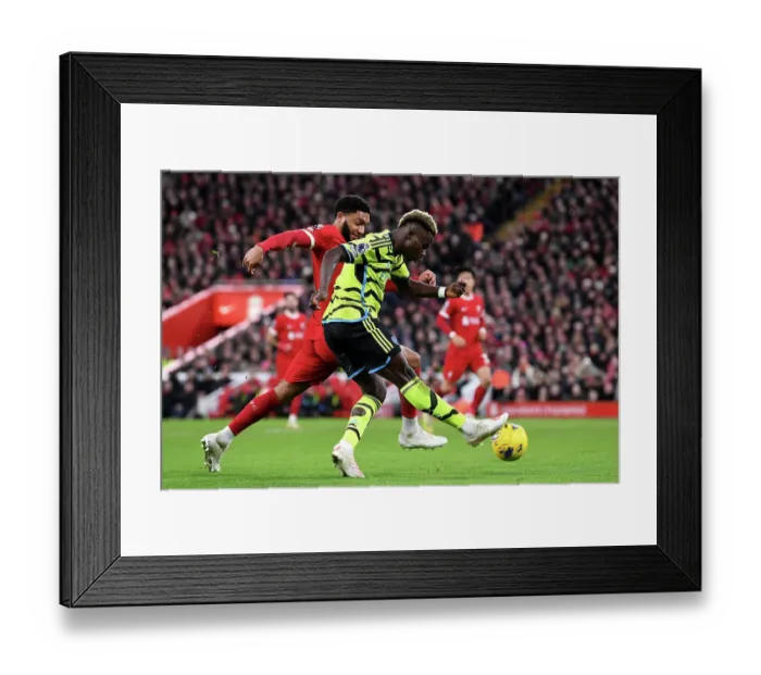 Framed Print : Saka Under Pressure: Liverpool vs. Arsenal, Premier League 2023-24