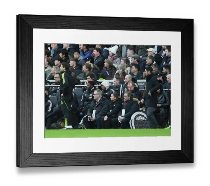 Framed Print : Arsenal vs Fulham: Premier League Clash - Physio in Action Framed Print : Arsenal vs Fulham: Premier League Clash - Physio in Action