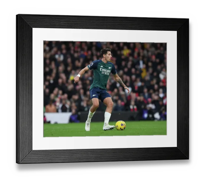 Framed Print : Arsenal's Jakub Kiwior in Action: Fulham vs. Arsenal, 2023-24 Premier League