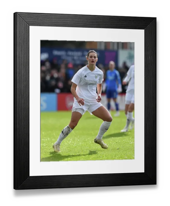 Framed Print : Arsenal's Emily Fox Fights for Victory: Women's FA Cup Clash against Watford