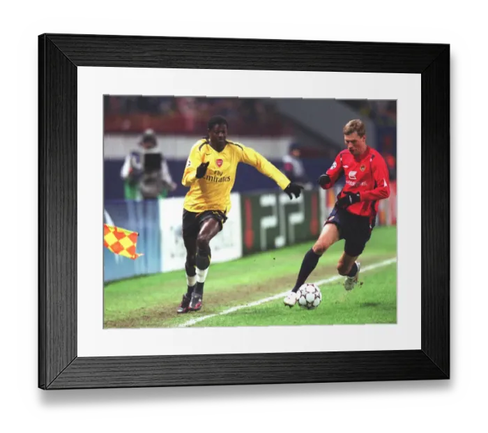 Framed Print : Emmanuel Adebayor (Arsenal) Aleksei Berezutskiy (CSKA)