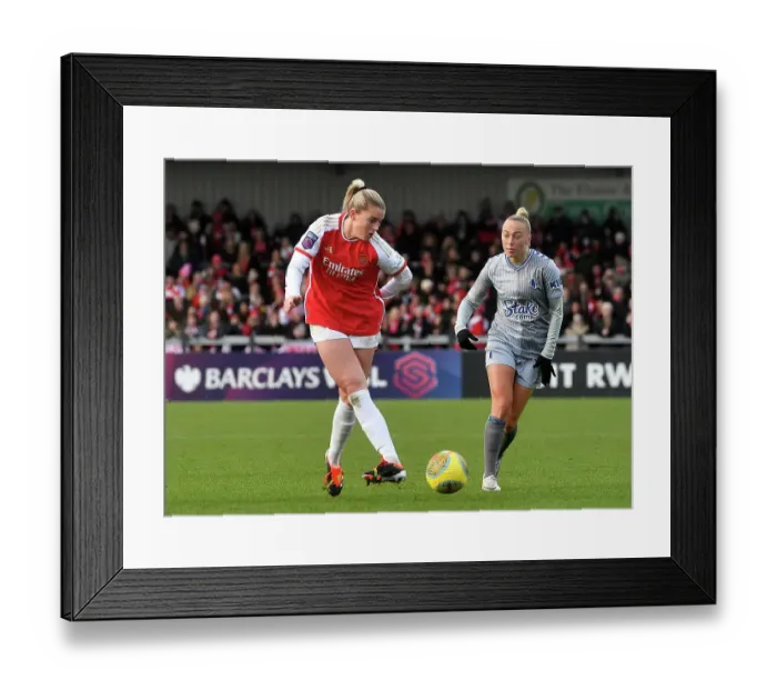 Framed Print : Alessia Russo Faces Off: Arsenal Women vs Everton Women Clash in Barclays Super League