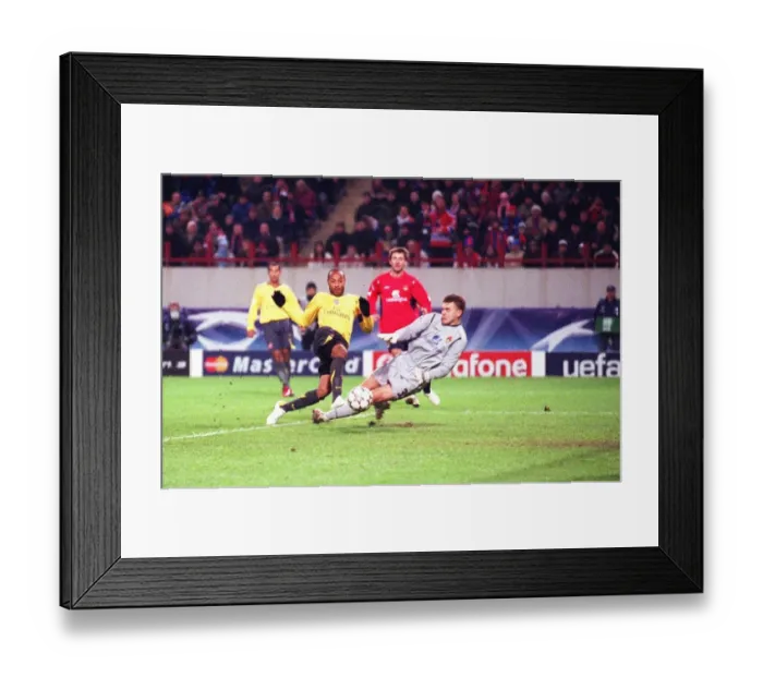 Framed Print : Thierry Henry's Disallowed Goal: Arsenal vs. CSKA Moscow, UEFA Champions League, 2006