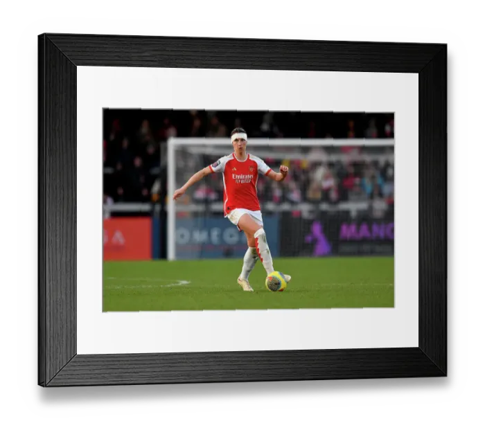 Framed Print : Arsenal Women vs Everton Women: Barclays Super League Clash at Meadow Park (2023-24)