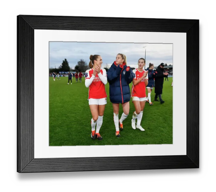 Framed Print : Arsenal Women's Super League Triumph: Celebrating Victory Over Everton with Lia Walti, Alessia Russo, and Emily Fox