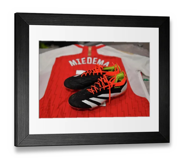 Framed Print : Arsenal's Vivianne Miedema Debuts New Adidas Boots Against Everton Women in Barclays WSL