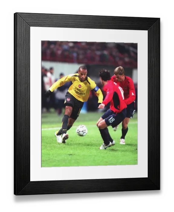 Framed Print : Thierry Henry (Arsenal) Yuri Zhirkov (CSKA)