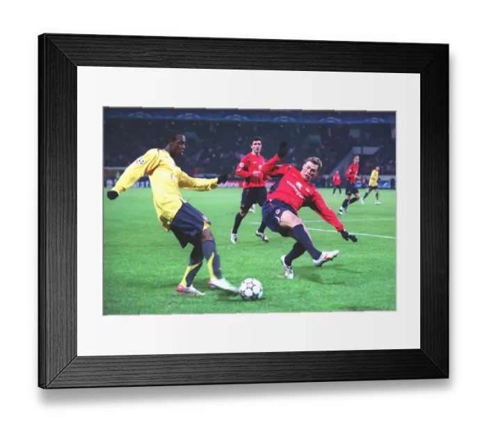 Framed Print : Justin Hoyte (Arsenal) Aleksei Berezutskiy (CSKA) Framed Print : Justin Hoyte (Arsenal) Aleksei Berezutskiy (CSKA)