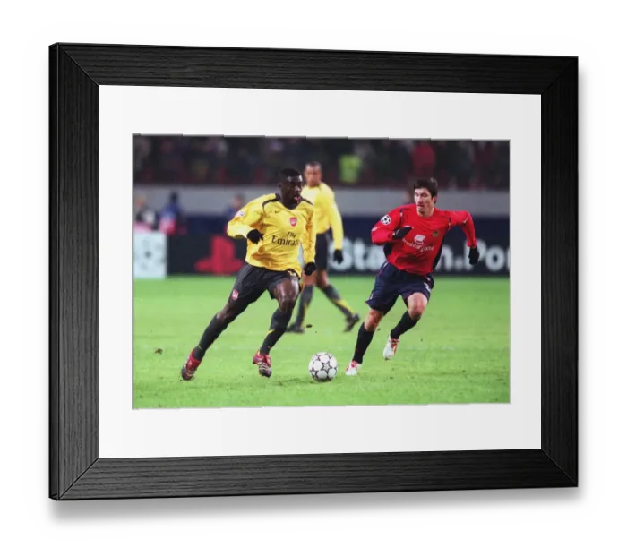 Framed Print : Kolo Toure (Arsenal) Evgeni Aldonin (CSKA)