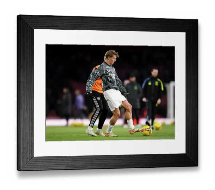 Framed Print : Arsenal United Against Knife Crime: Arsenal vs. Liverpool in Historic All-White FA Cup Match Framed Print : Arsenal United Against Knife Crime: Arsenal vs. Liverpool in Historic All-White FA Cup Match