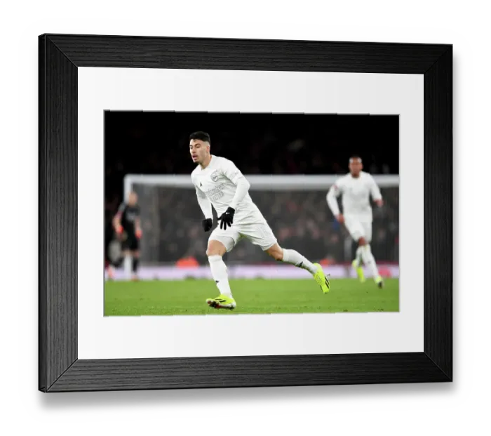 Framed Print : Martinelli Leads Arsenal in White: Emirates FA Cup Battle Against Liverpool