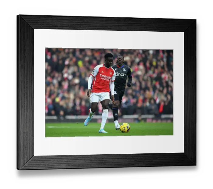 Framed Print : Saka Scores Past Palace: Arsenal Star's Epic Run at Emirates Stadium