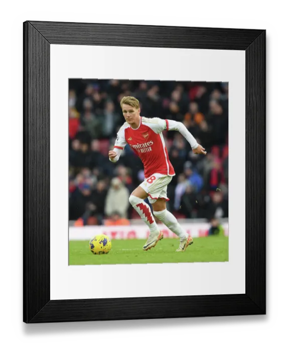 Framed Print : Martin Odegaard's Brilliant Performance: Arsenal Outshines Crystal Palace (2023-24)
