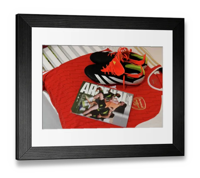 Framed Print : Arsenal Dressing Room: Match Programmes Before Arsenal vs Crystal Palace (2023-24) Framed Print : Arsenal Dressing Room: Match Programmes Before Arsenal vs Crystal Palace (2023-24)