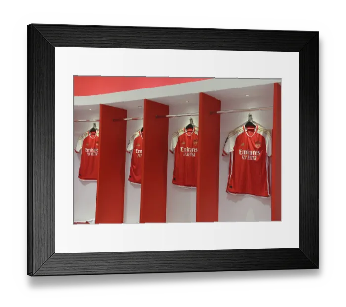 Framed Print : Arsenal FC: Unity in the Changing Room Before Battle Against Crystal Palace (2023-24)