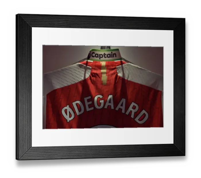 Framed Print : Martin Odegaard Prepares for Arsenal Captaincy: Arsenal vs Crystal Palace (2023-24)