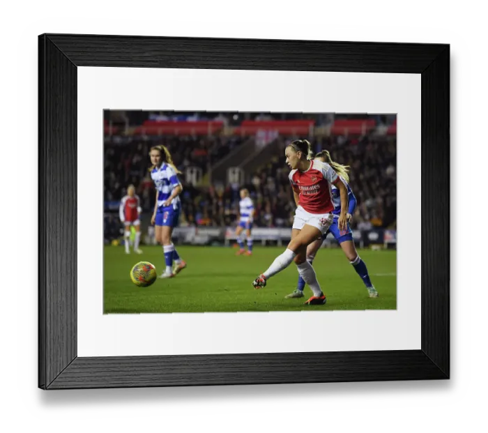 Framed Print : Arsenal Women Battle Reading in FA WSL Cup Showdown