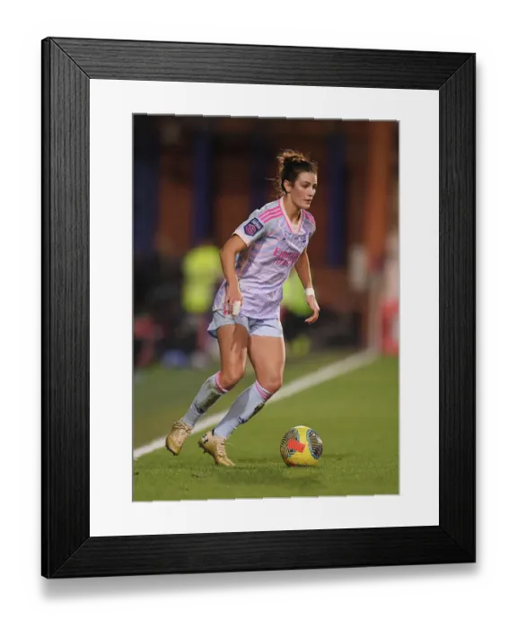 Framed Print : Arsenal's Emily Fox Outsprints Liverpool in Barclays Women's Super League Showdown