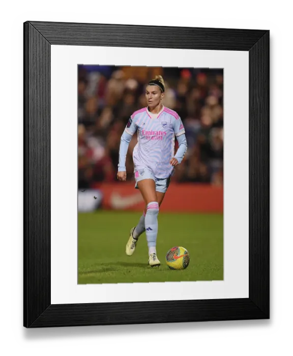 Framed Print : Arsenal's Steph Catley Sprints Past Liverpool in Barclays Women's Super League Clash