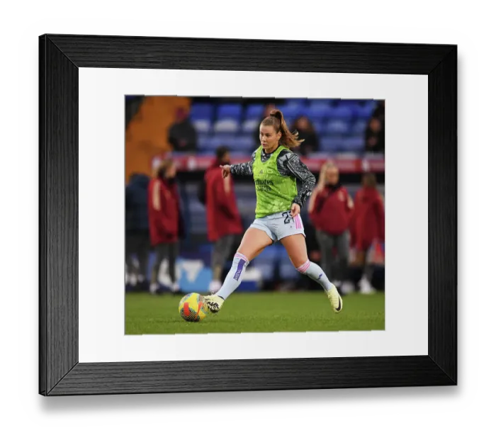 Framed Print : Arsenal Women vs Liverpool Women: Barclays Super League Clash at Prenton Park
