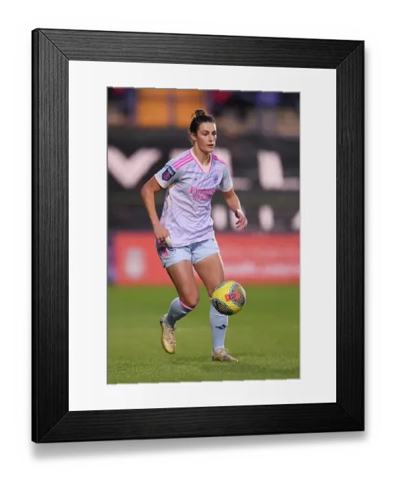 Framed Print : Arsenal's Emily Fox Outsprints Liverpool Defenders in Barclays Women's Super League