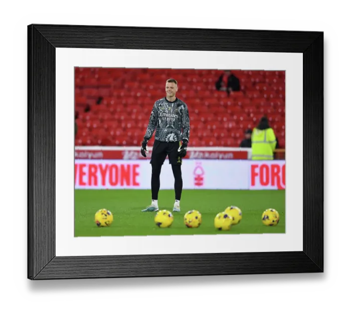 Framed Print : Nottingham Forest v Arsenal FC - Premier League