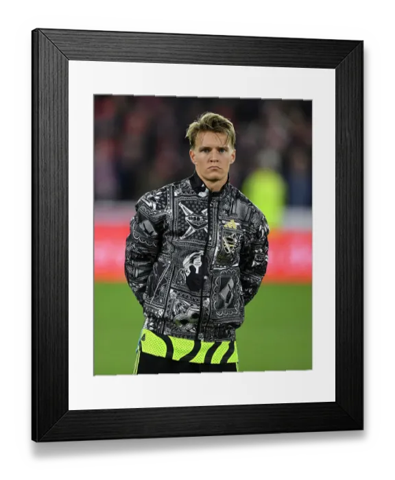 Framed Print : Nottingham Forest v Arsenal FC - Premier League Framed Print : Nottingham Forest v Arsenal FC - Premier League