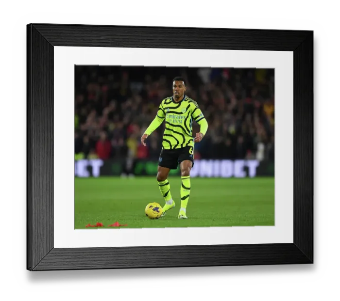Framed Print : Nottingham Forest v Arsenal FC - Premier League
